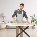 Asse da stiro pieghevole con altezza regolabile e poggiaferro in metallo