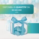 Cubo plexiglass con confetti azzurri e fiocco, disponibile in confezioni da 50 a 200 pezzi