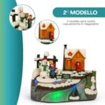 Villaggio di Natale luminoso con Babbo Natale, casetta e decorazioni innevate