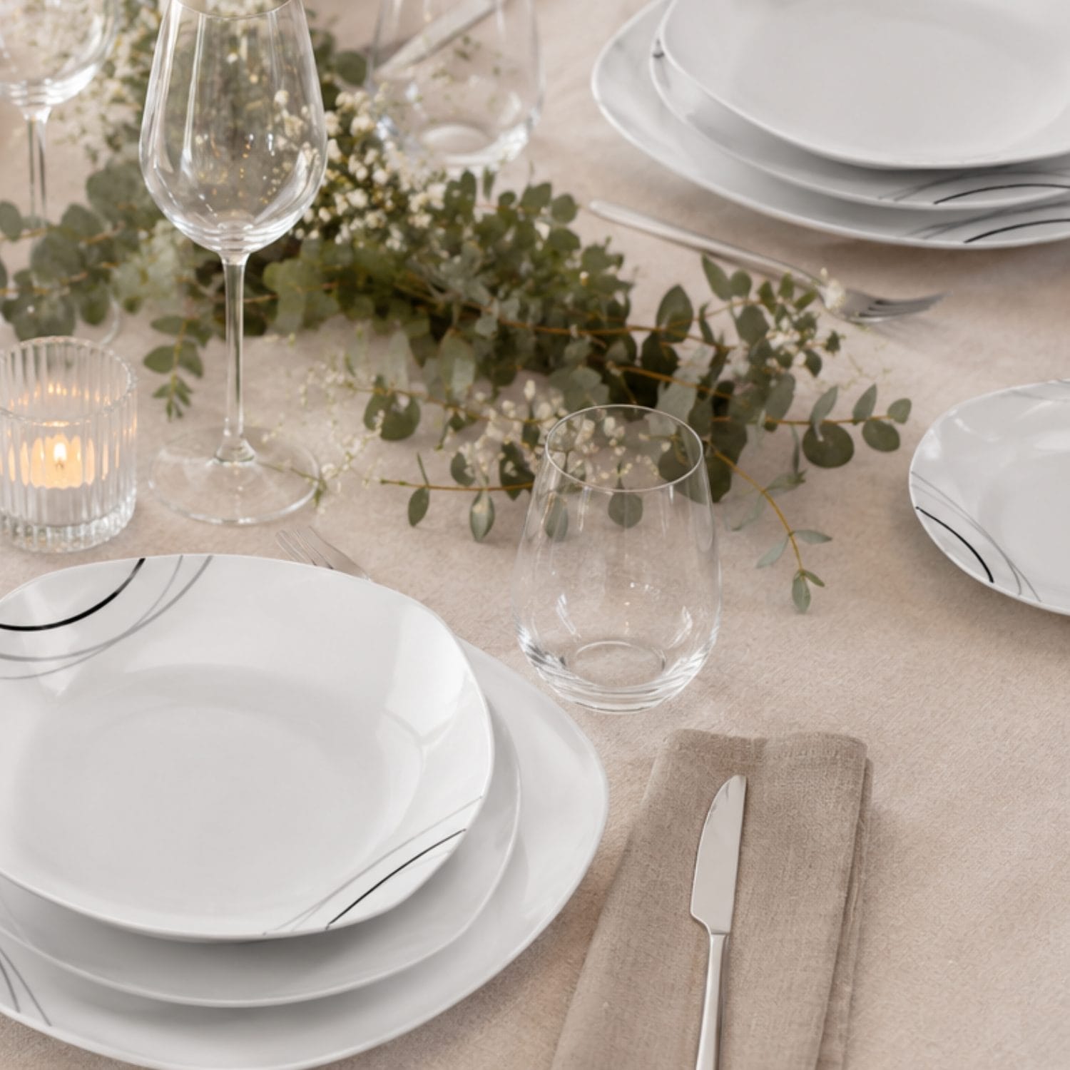 piatti quadrati porcellana Set tavola elegante con piatti quadrati in porcellana bianca decorata per 6 persone
