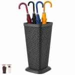 Portaombrelli antracite effetto rattan per ingressi ordinati Portaombrelli effetto rattan antracite con base raccogligocce e ombrelli colorati per ingresso e ufficio