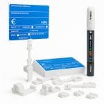 principale-kit-pescheria Cartellino prezzo pescheria montato su supporto con pesce su ghiaccio in esposizione.