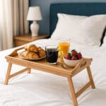 Vassoio da letto in legno di bambù pieghevole 50x30x21 cm con colazione su letto