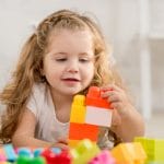 Mattoncini colorati da costruzione per bambini con elementi creativi