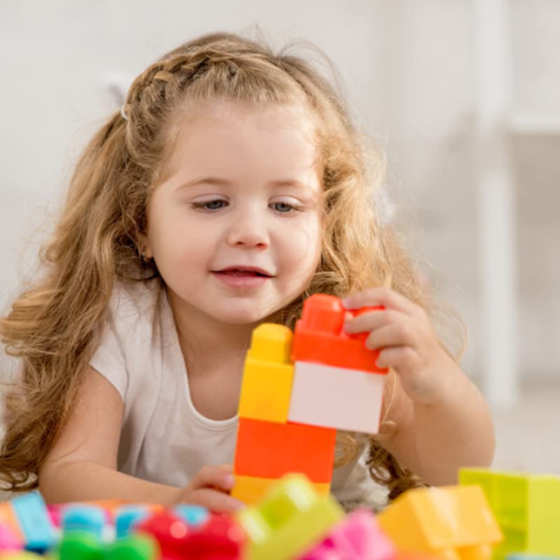 Mattoncini colorati da costruzione per bambini con elementi creativi