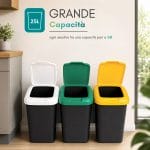 Pattumiera raccolta differenziata 3 scomparti da 75 litri Tre pattumiere per raccolta differenziata da 25 litri ciascuna con coperchi bianco, verde e giallo aperti