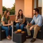 Salotto da terrazzo in rattan antracite per 4 persone con tavolino e cuscini, ideale per relax all’aperto