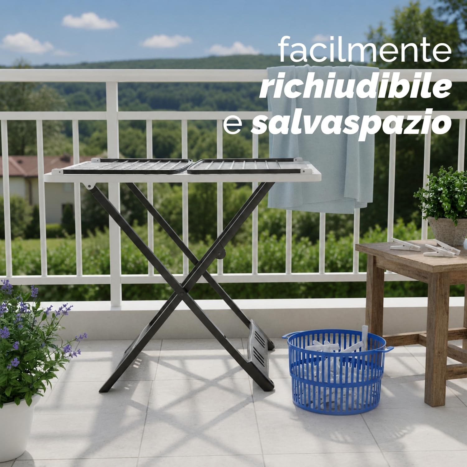 Stendibiancheria salvaspazio facilmente richiudibile Stendibiancheria richiuso in posizione verticale sul balcone per ridurre l'ingombro quando non viene utilizzato