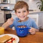 tazze-faccine-ambientata Tazza colazione con faccina in porcellana 450 ml diametro 11 cm altezza 8,5 cm