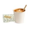 Bicchierino 180ml in cartoncino bianco con caffè e paletta in legno biodegradabile