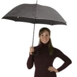 omrello-bianco-nero Ombrello antivento 8 stecche righe bianche e nere elegante e resistente alla pioggia