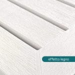 Dettaglio superficie tavolino in plastica effetto legno bianco
