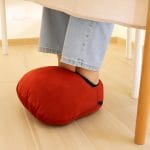Scaldino per piedi in tessuto morbido rosso, ideale per rilassarsi e tenere i piedi caldi