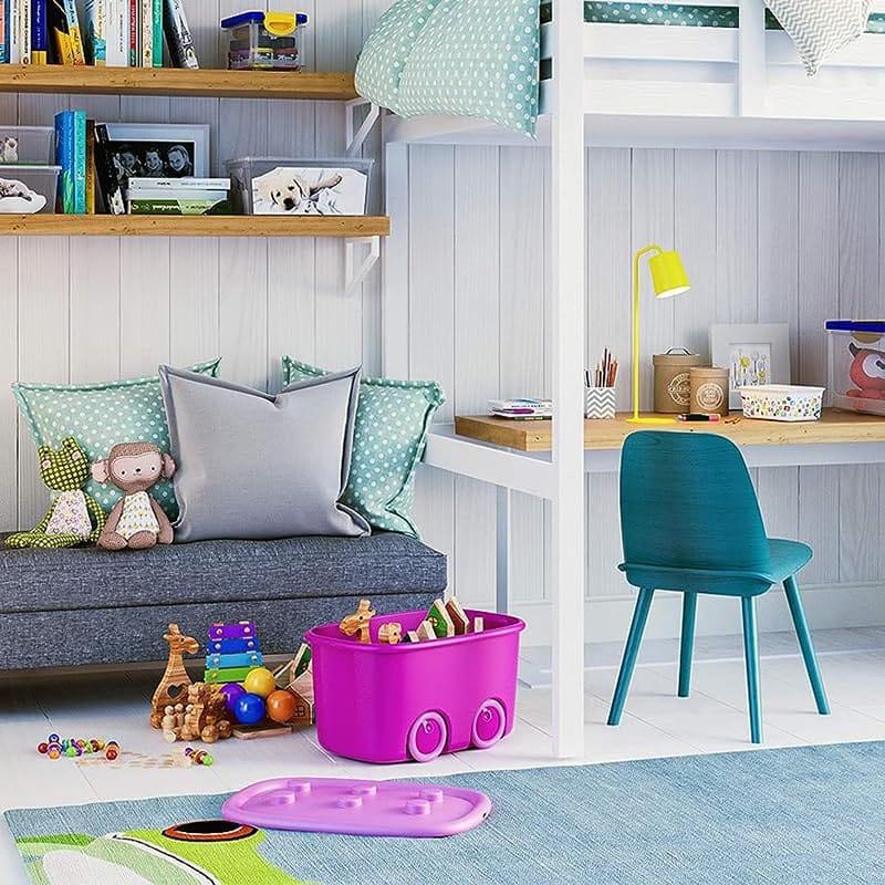 Contenitore portagiochi rosa con rotelle 58x38,5x32 cm in cameretta bambini