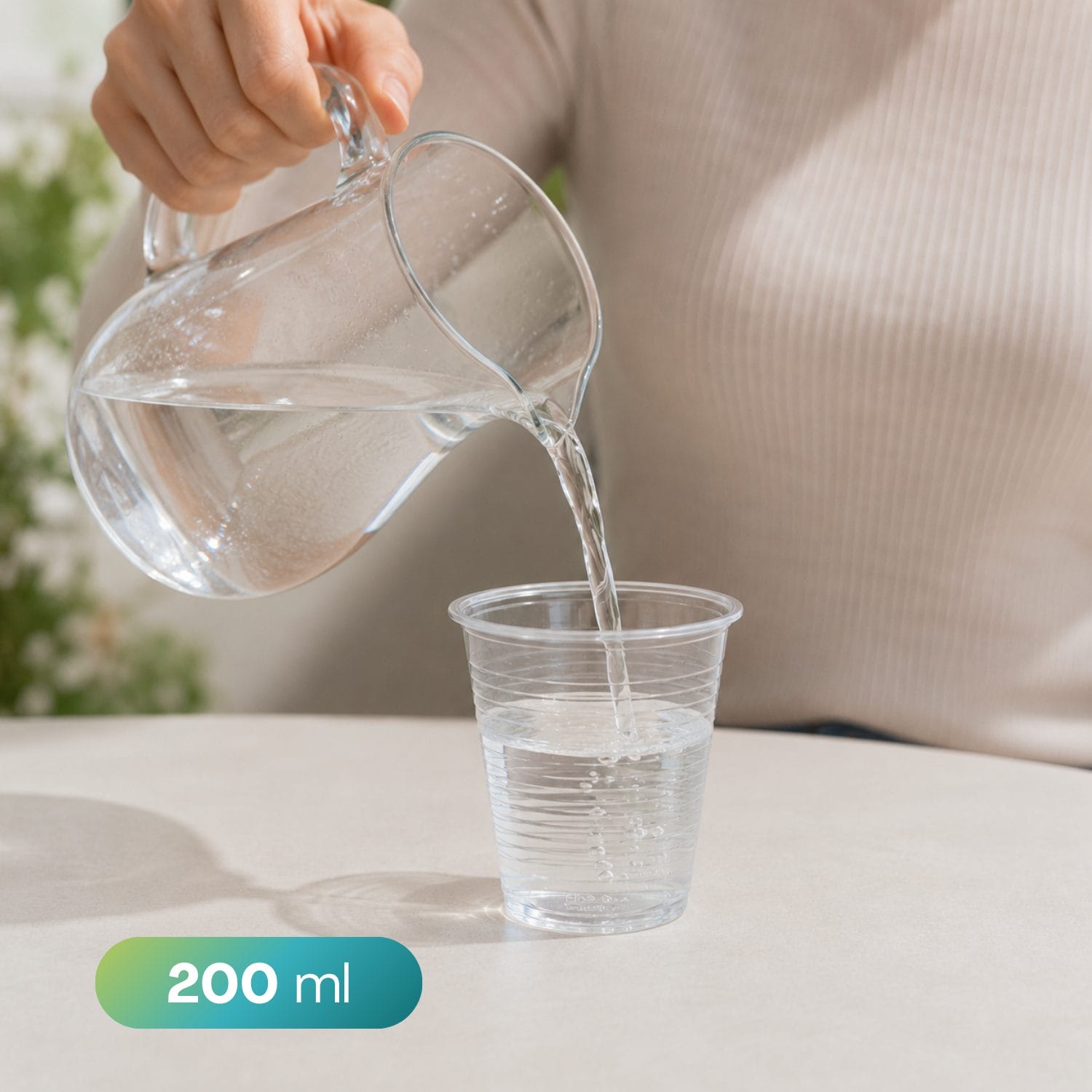 Bicchiere compostabile trasparente da 200 ml utilizzato per servire acqua
