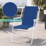 Sedia mare blu navy in tessuto traspirante Sedia da mare blu navy con braccioli e dettaglio ravvicinato del tessuto traspirante della seduta