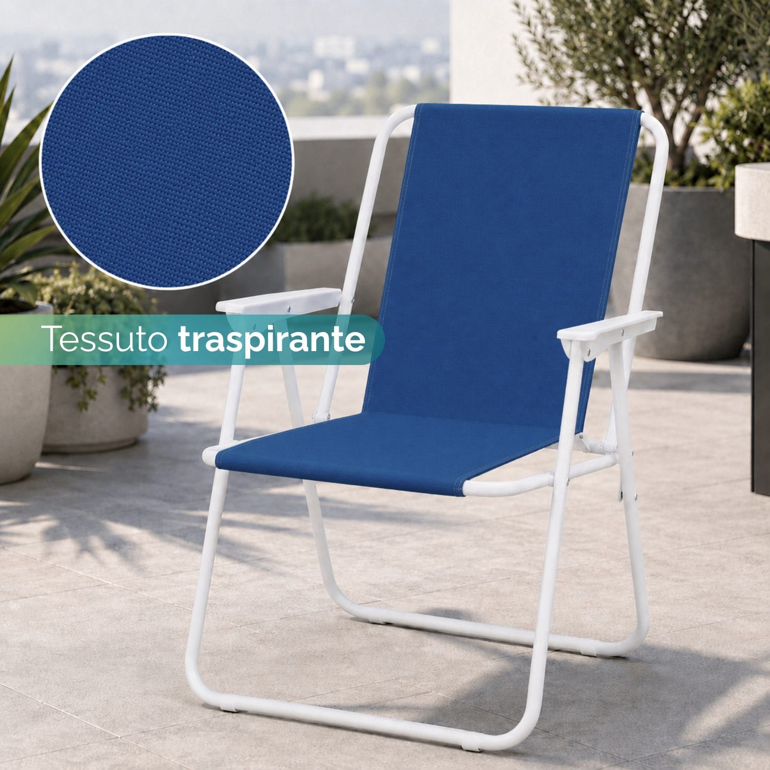 Sedia mare blu navy in tessuto traspirante Sedia da mare blu navy con braccioli e dettaglio ravvicinato del tessuto traspirante della seduta