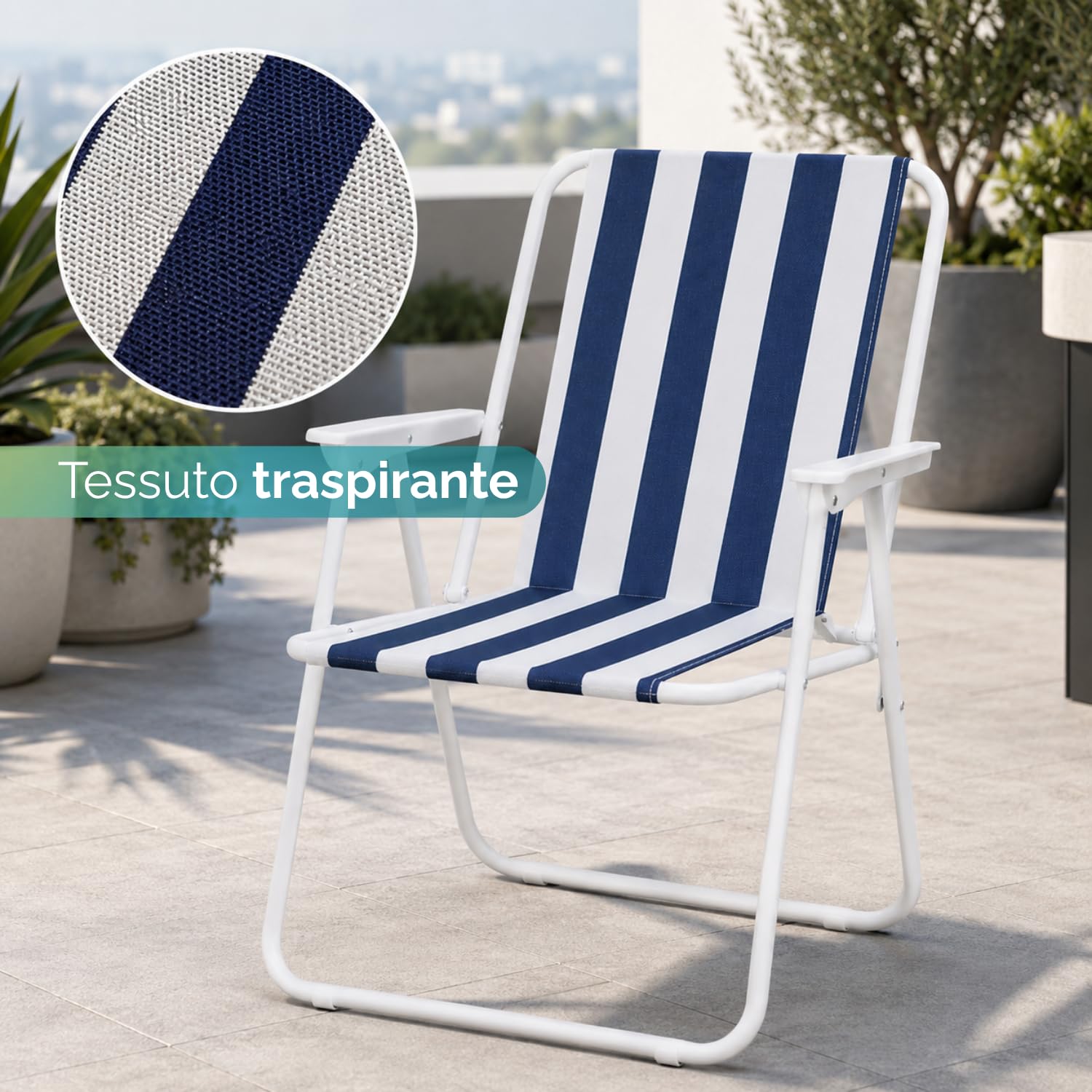 Sedia pieghevole da spiaggia in metallo con seduta a righe blu e bianche e dettaglio del tessuto traspirante