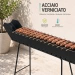 Barbecue per arrosticini a carbone in acciaio verniciato nero con spiedini in cottura e struttura su gambe pieghevoli