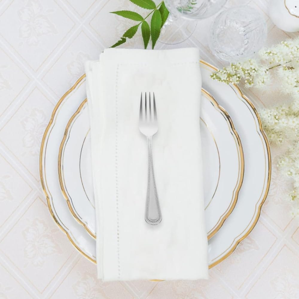 forchetta in metallo 18 cm su tovagliolo bianco apparecchiatura elegante da tavola