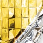 Dettaglio coperta isotermica oro e argento in PET riflettente per uso emergenza e soccorso