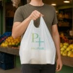 Shopper plastica bianca personalizzata Paluplus usata per spesa