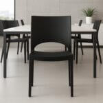 ambientata-sedia-paris-antracite Sedia moderna in polipropilene antracite con design ergonomico impilabile GRANDSOLEIL