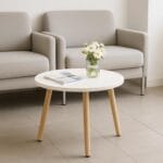 Tavolino basso rotondo in legno con piano bianco, ideale per salotto moderno