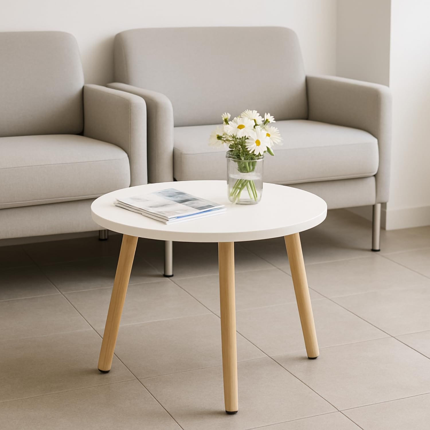 Tavolino basso rotondo in legno con piano bianco, ideale per salotto moderno