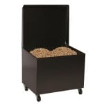 Baule portapellet in acciaio nero con ruote e coperchio aperto, contenitore pellet da stufa