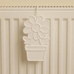 Evaporatore in ceramica a forma di fiore appeso al termosifone per umidificare l’ambiente