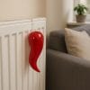Evaporatore in ceramica a forma di peperoncino appeso al termosifone per umidificare l’ambiente