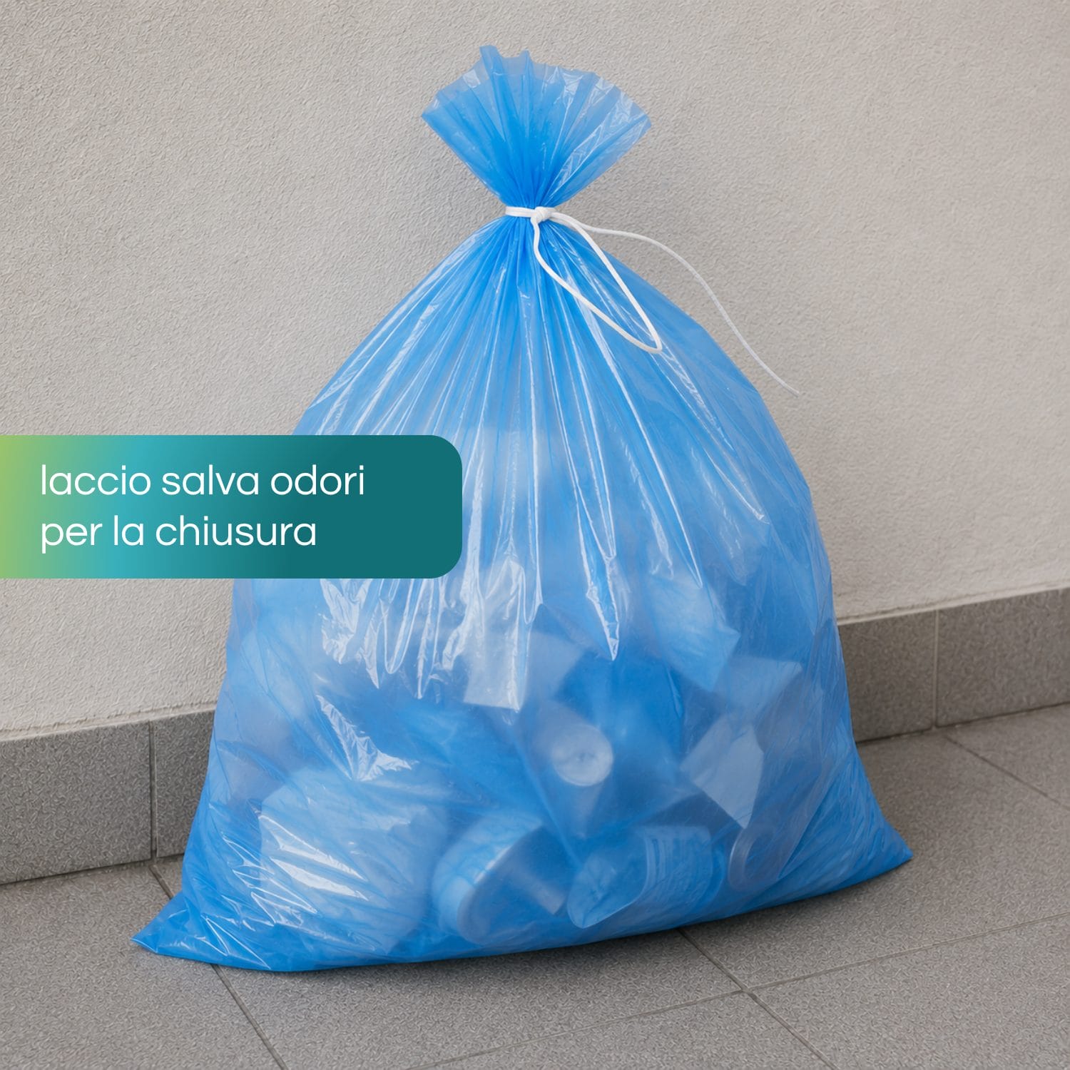 Sacco rifiuti blu con laccio salva odori e chiusura resistente