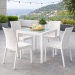 Sedie da giardino effetto rattan bianche senza braccioli con tavolo da esterno