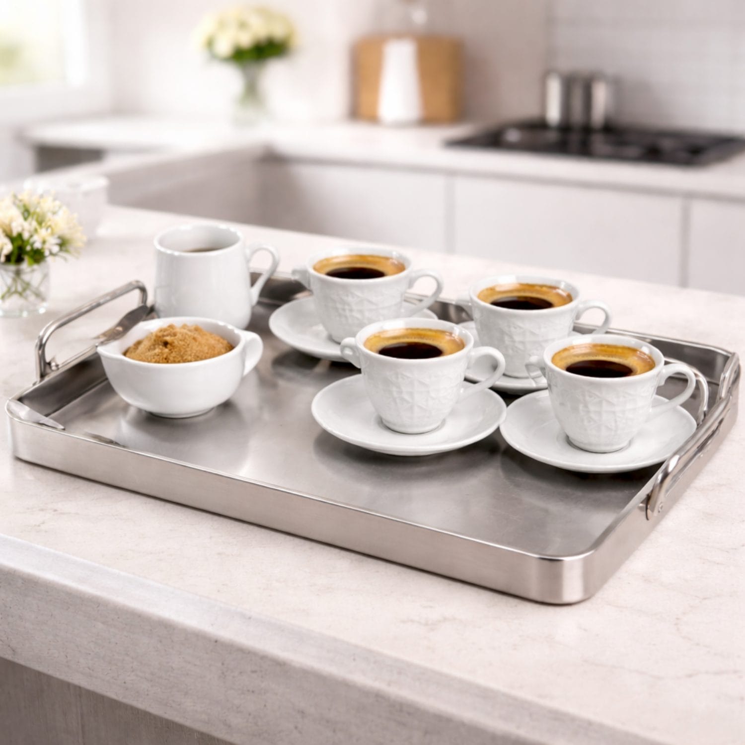 tazzine bianche con piattino 80ml vassoio Tazzine caffè bianche con piattino 80 ml servite su vassoio
