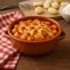 Tegamino in terracotta con gnocchi al forno gratinati, ideale per cottura al forno
