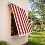 tende con cassone coreografica bordeaux Tenda da sole a caduta cassonata 300x250 bordeaux per balcone e terrazzo