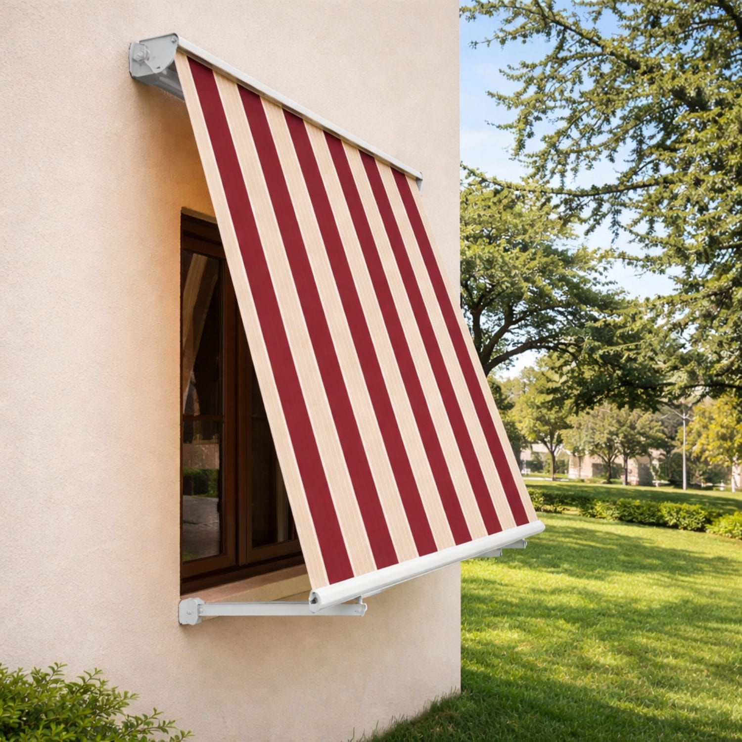 tende con cassone coreografica bordeaux Tenda da sole a caduta cassonata 300x250 bordeaux per balcone e terrazzo